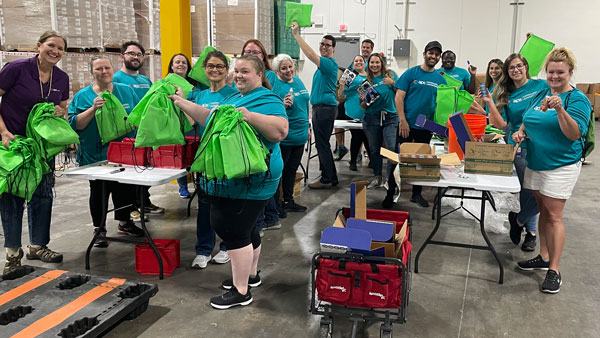 APS Volunteers Pack Heat Relief Kits with City of Phoenix