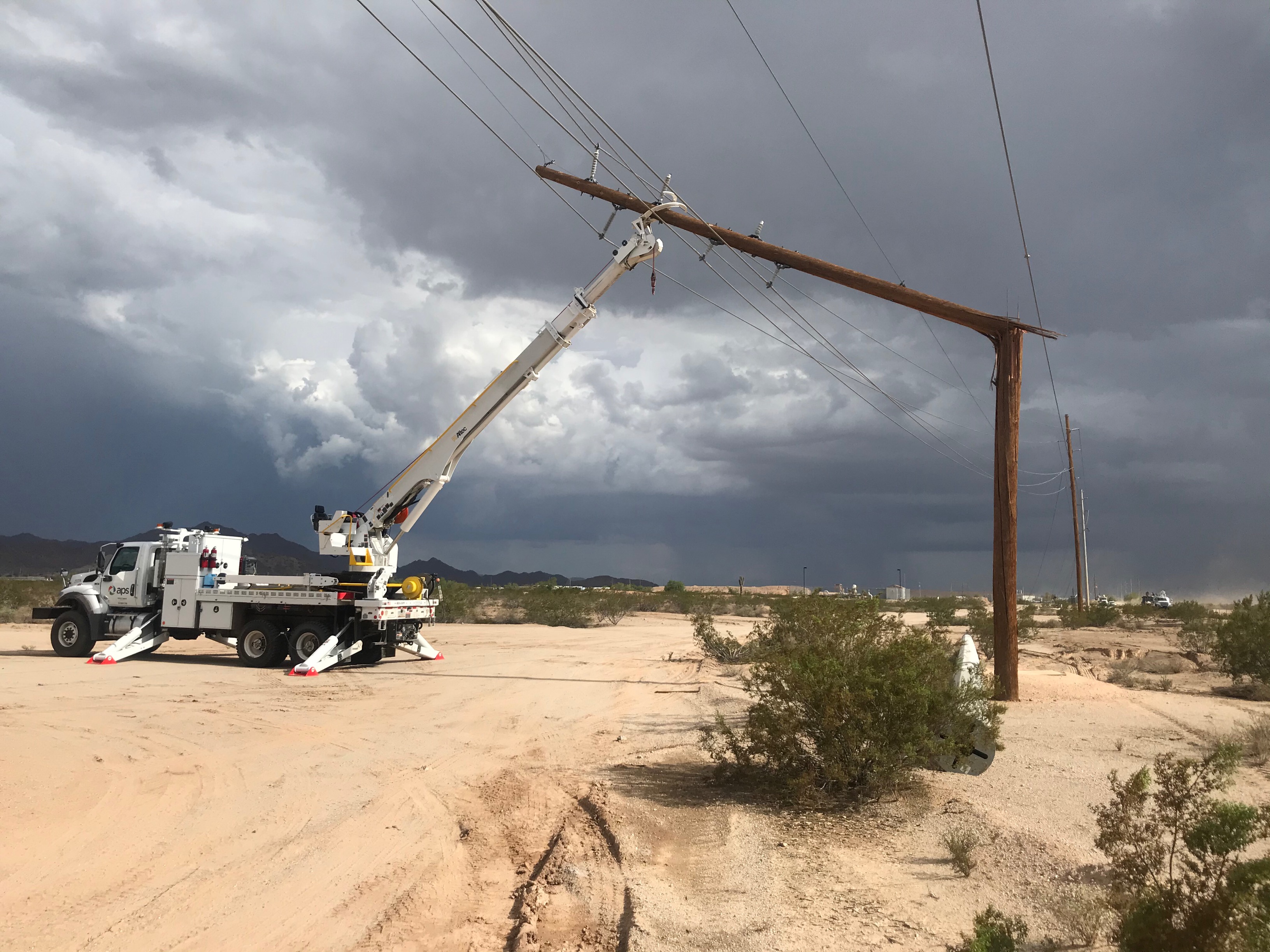 APS truck connected to broken power pole 
