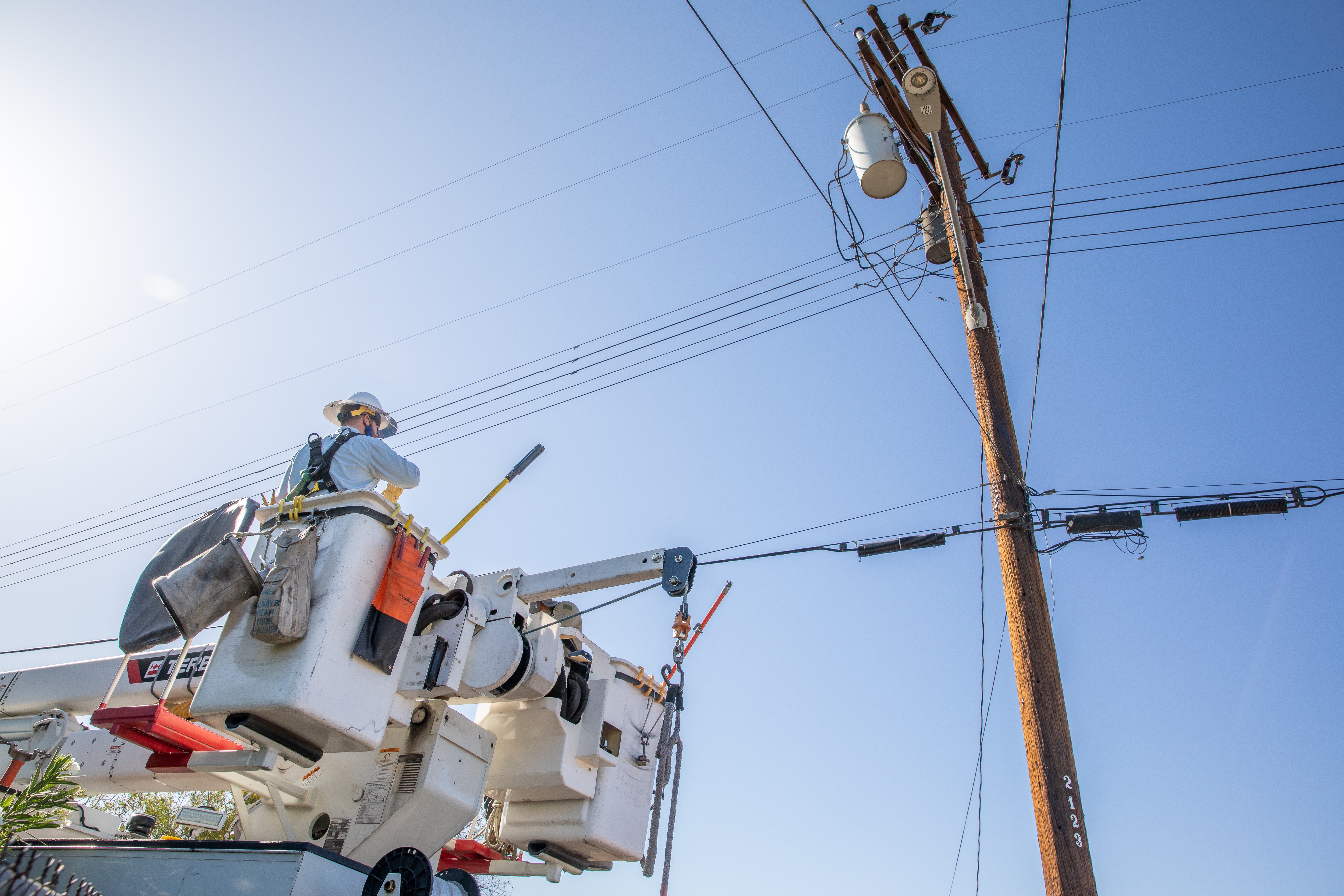 Line crew in the sun