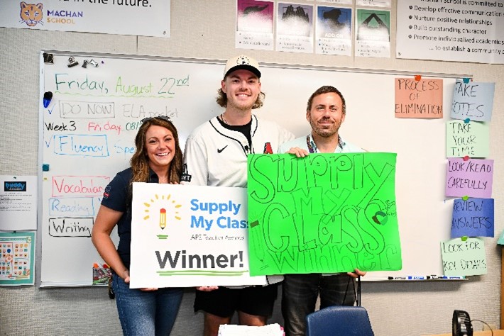 Arizona Diamondbacks pitcher Andrew Saalfrank and APS Community Impact Specialist Mikenzie Lindsey surprised two teachers, including Mr. Gackowski 