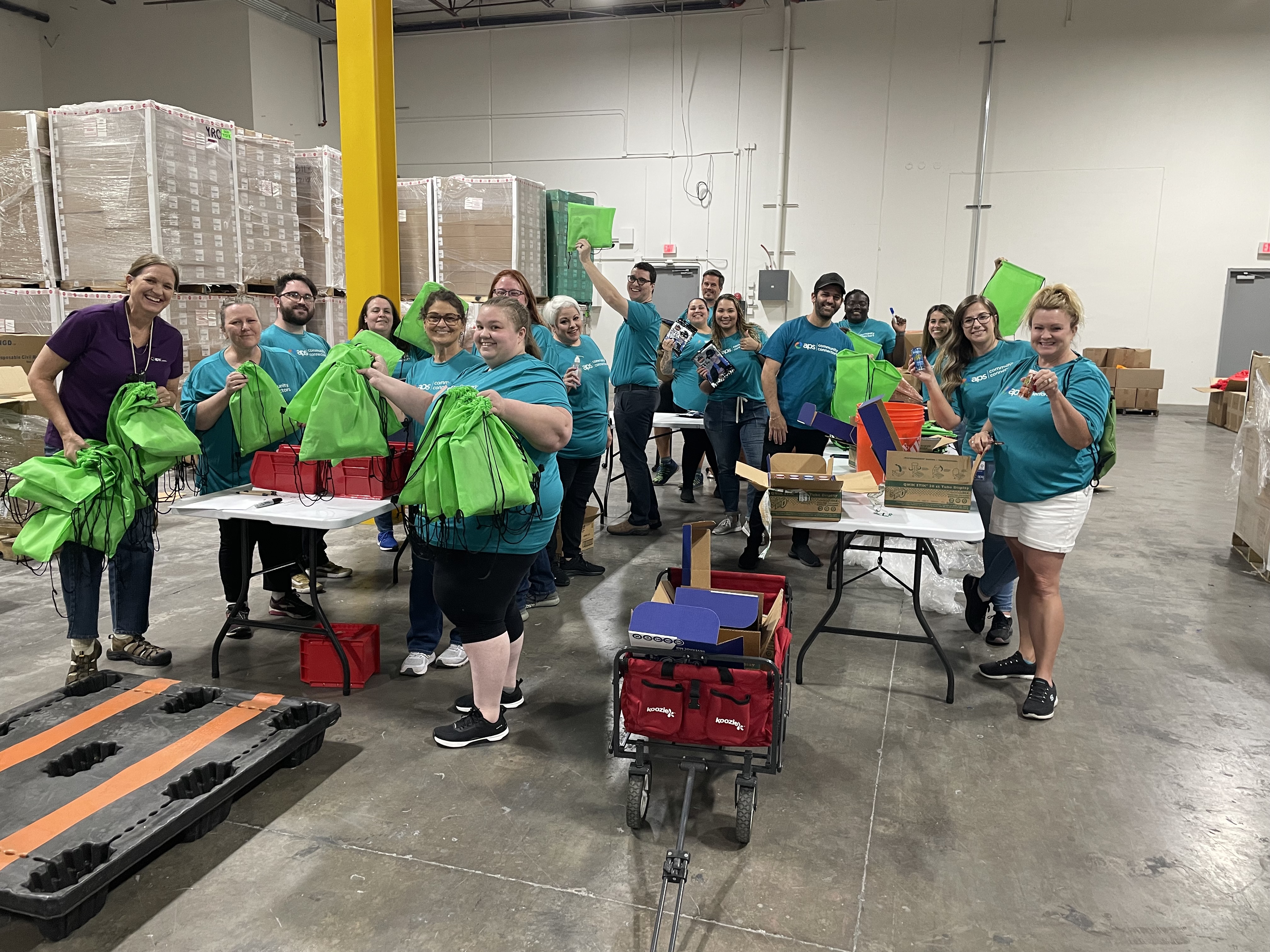 APS Volunteers Pack Heat Relief Kits with City of Phoenix