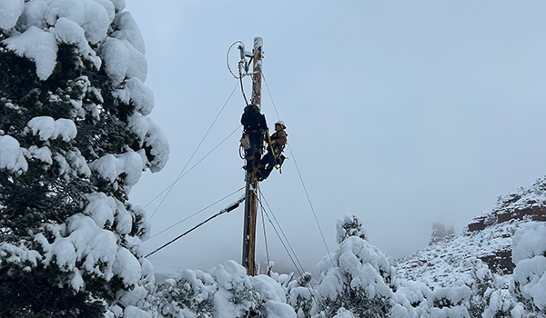 Lineman in the snoew
