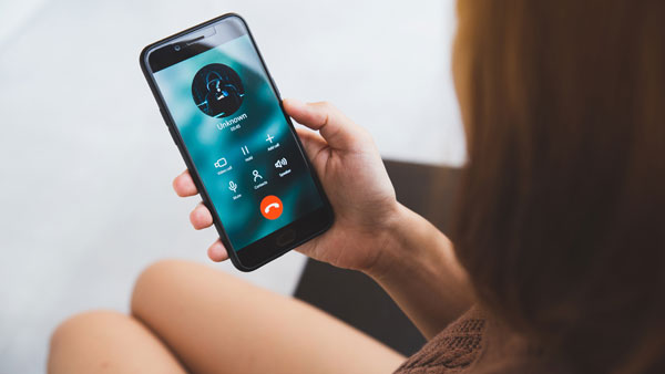 Woman's mobile phone getting hacked thumbnail