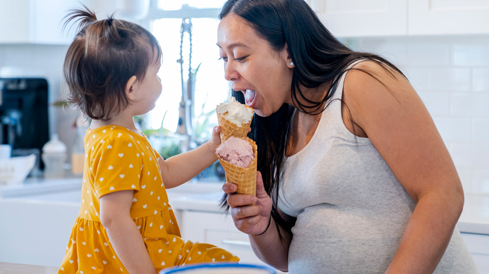 Mom sharing an ice cream cone